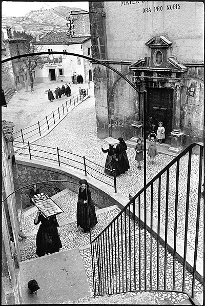Is this an early perfect Cartier-Bresson photograph?